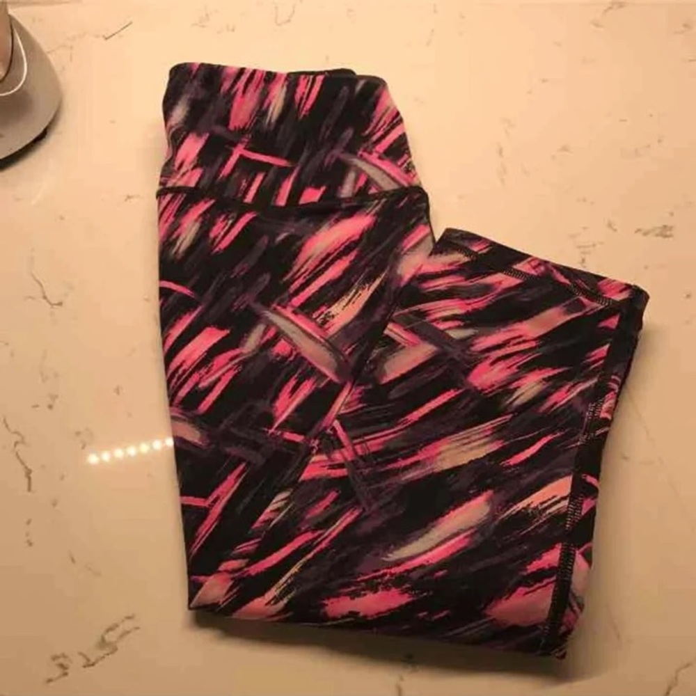 Victoria’s Secret cropped workout pants